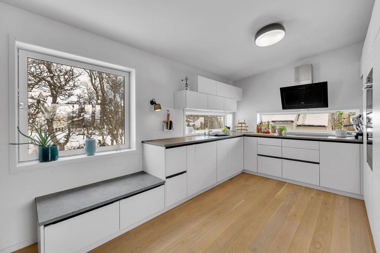 Kais Sauna, Jacuzzi, Cinema And Balcony House! Central Location Tromso Exterior photo